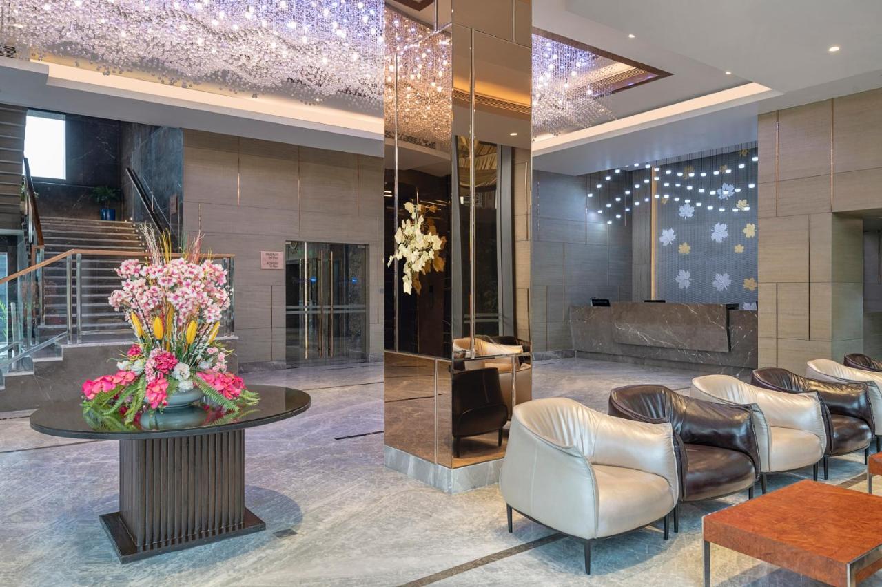 Hotel Radisson Blu Towers Kaushambi Delhi Ncr Ghaziabad Exterior foto Lobby