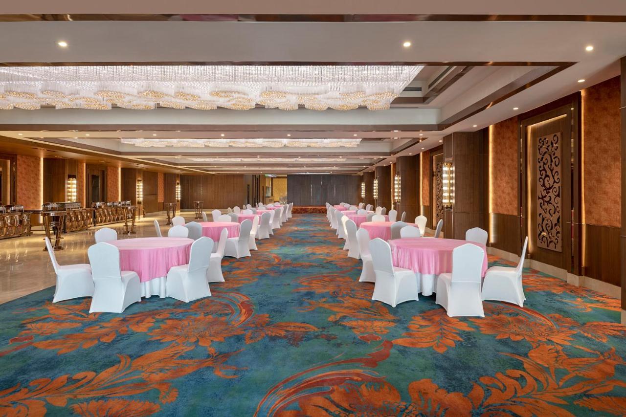 Hotel Radisson Blu Towers Kaushambi Delhi Ncr Ghaziabad Exterior foto The Grand Ballroom