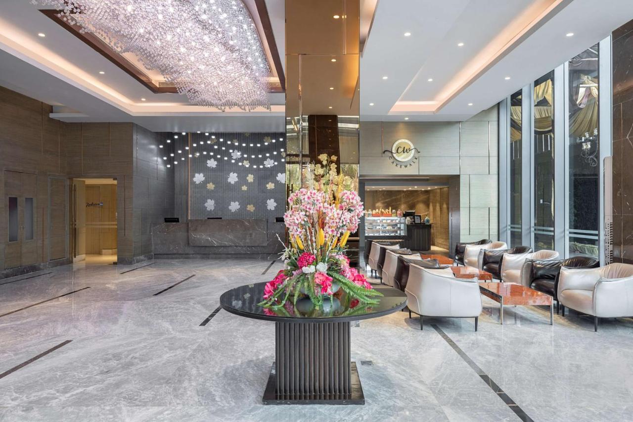 Hotel Radisson Blu Towers Kaushambi Delhi Ncr Ghaziabad Exterior foto Lobby