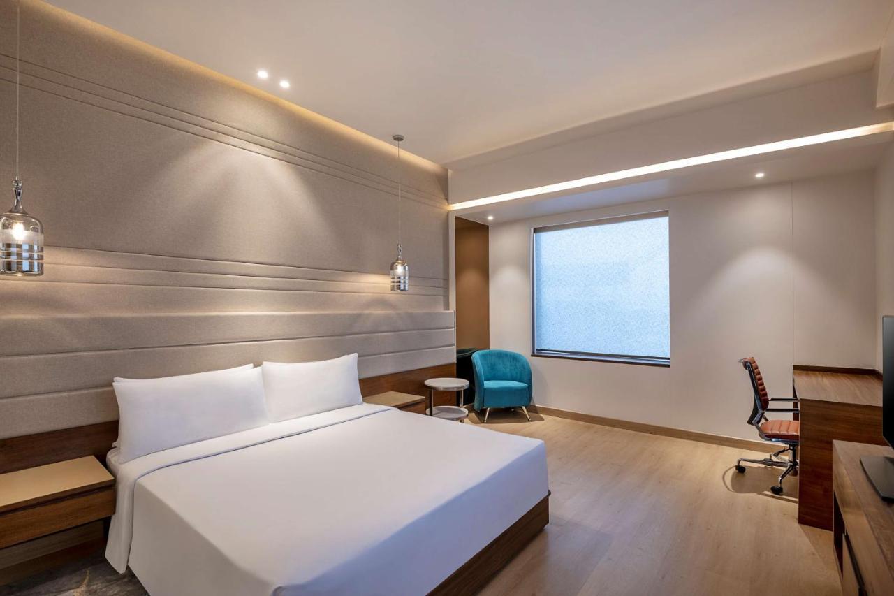 Hotel Radisson Blu Towers Kaushambi Delhi Ncr Ghaziabad Exterior foto A room at the hotel