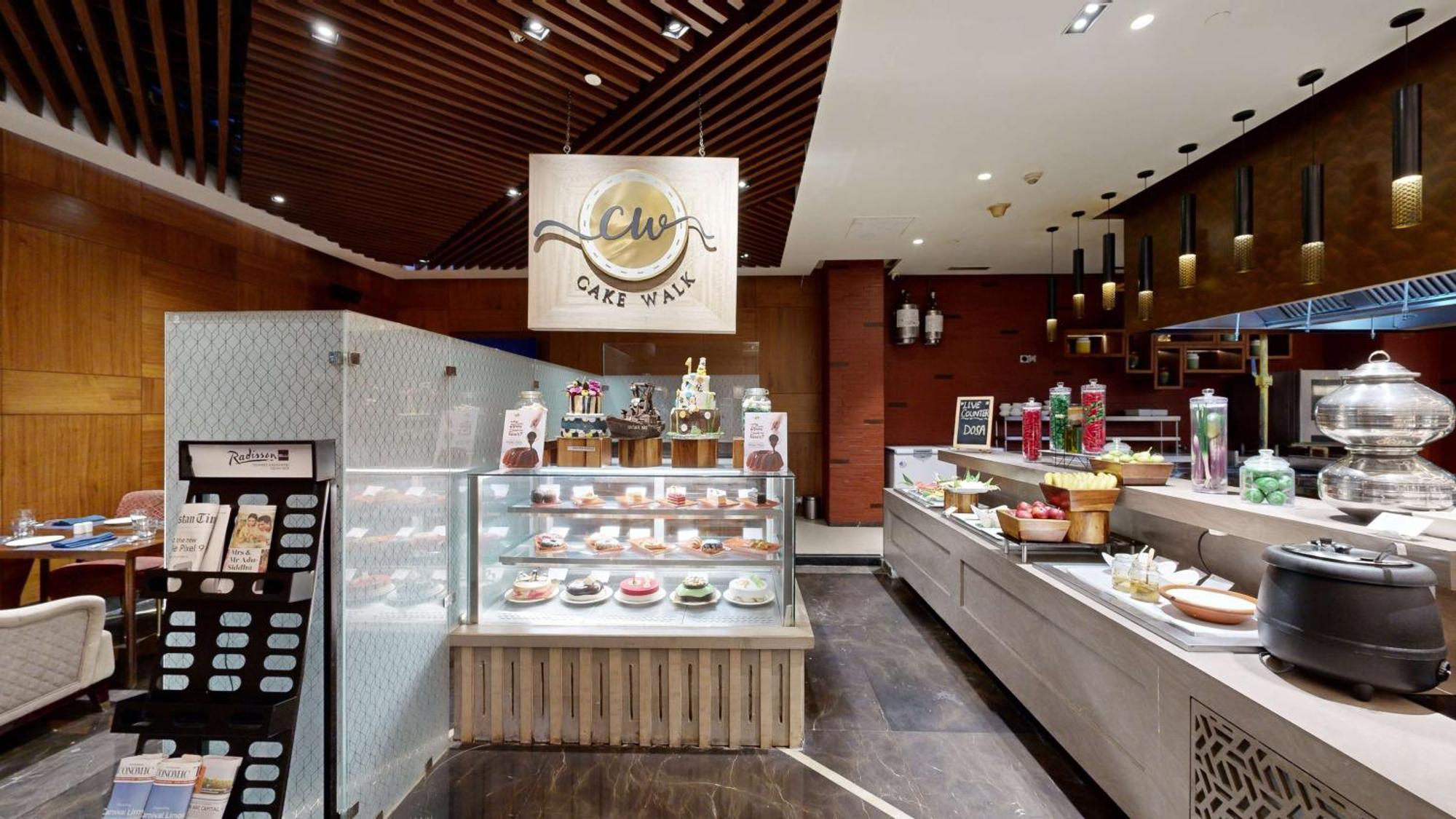 Hotel Radisson Blu Towers Kaushambi Delhi Ncr Ghaziabad Exterior foto Cake Walk