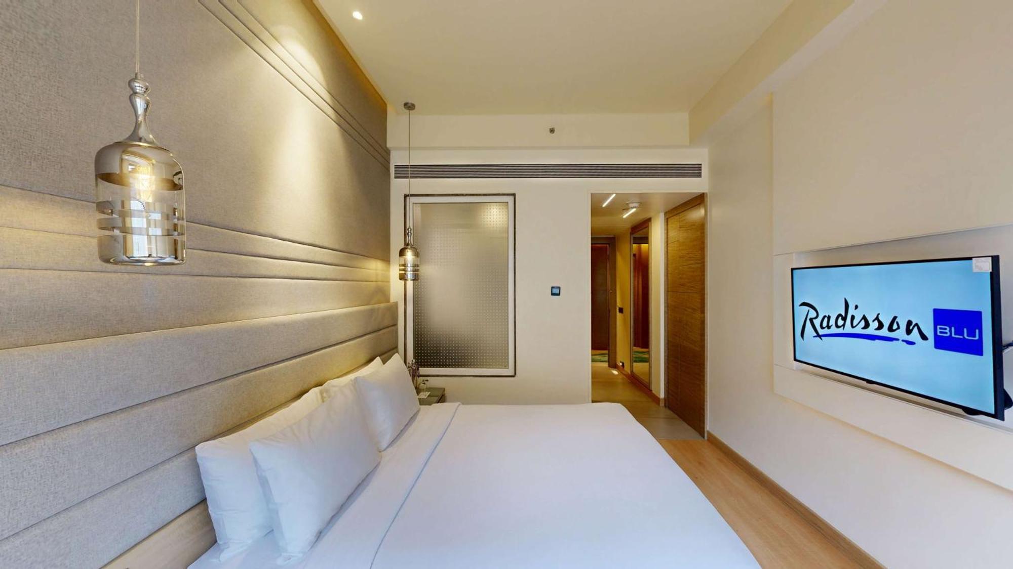 Hotel Radisson Blu Towers Kaushambi Delhi Ncr Ghaziabad Exterior foto Deluxe Room