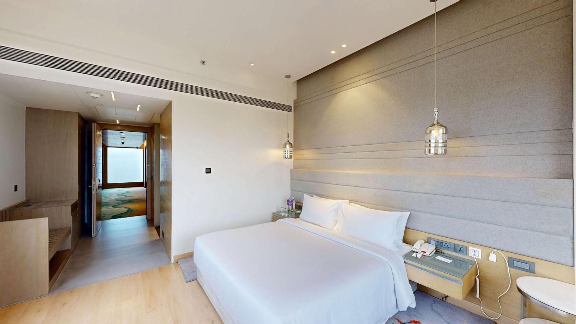 Hotel Radisson Blu Towers Kaushambi Delhi Ncr Ghaziabad Exterior foto A bedroom at the hotel